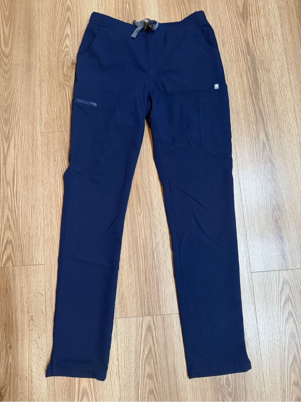 Figs Mid-Rise Navy Straight-Leg Scrub Pants in small tall